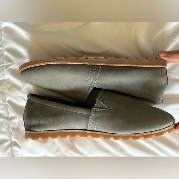 L.L. Bean Lakewashed Slip On Shoes gray 7.5 flats - Picture 5 of 7